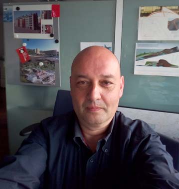 Fotograf&iacute;a de Dami&aacute;n Fandos en un despacho